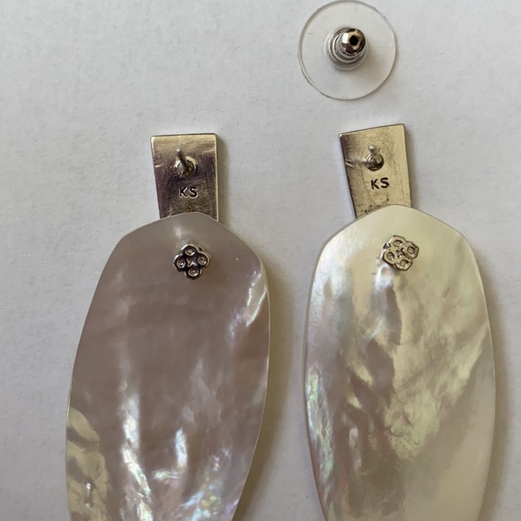 Kendra Scott Aragon silver drop earrings in ivory - Picture 4 of 9